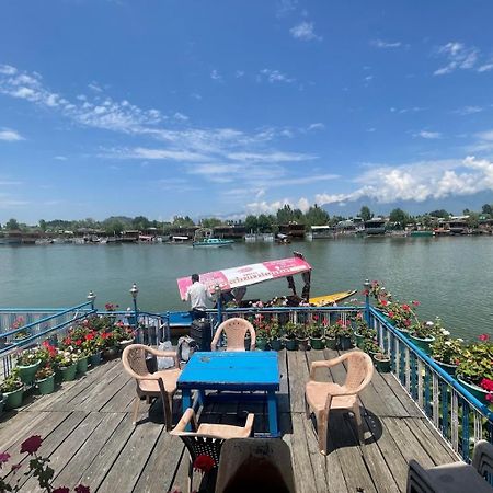 ホテル Mossess Group Of Houseboats Srīnagar エクステリア 写真
