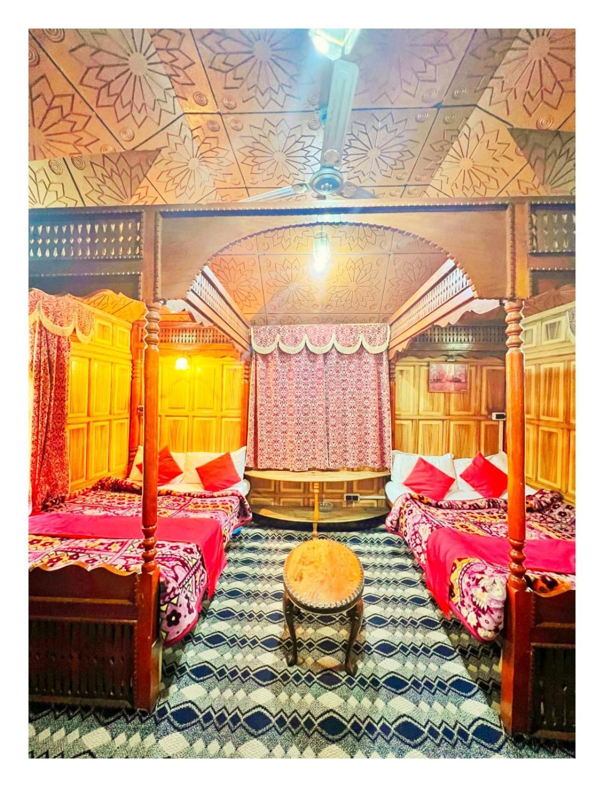 ホテル Mossess Group Of Houseboats Srīnagar エクステリア 写真