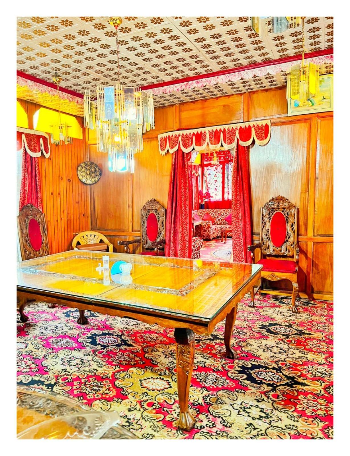 ホテル Mossess Group Of Houseboats Srīnagar エクステリア 写真
