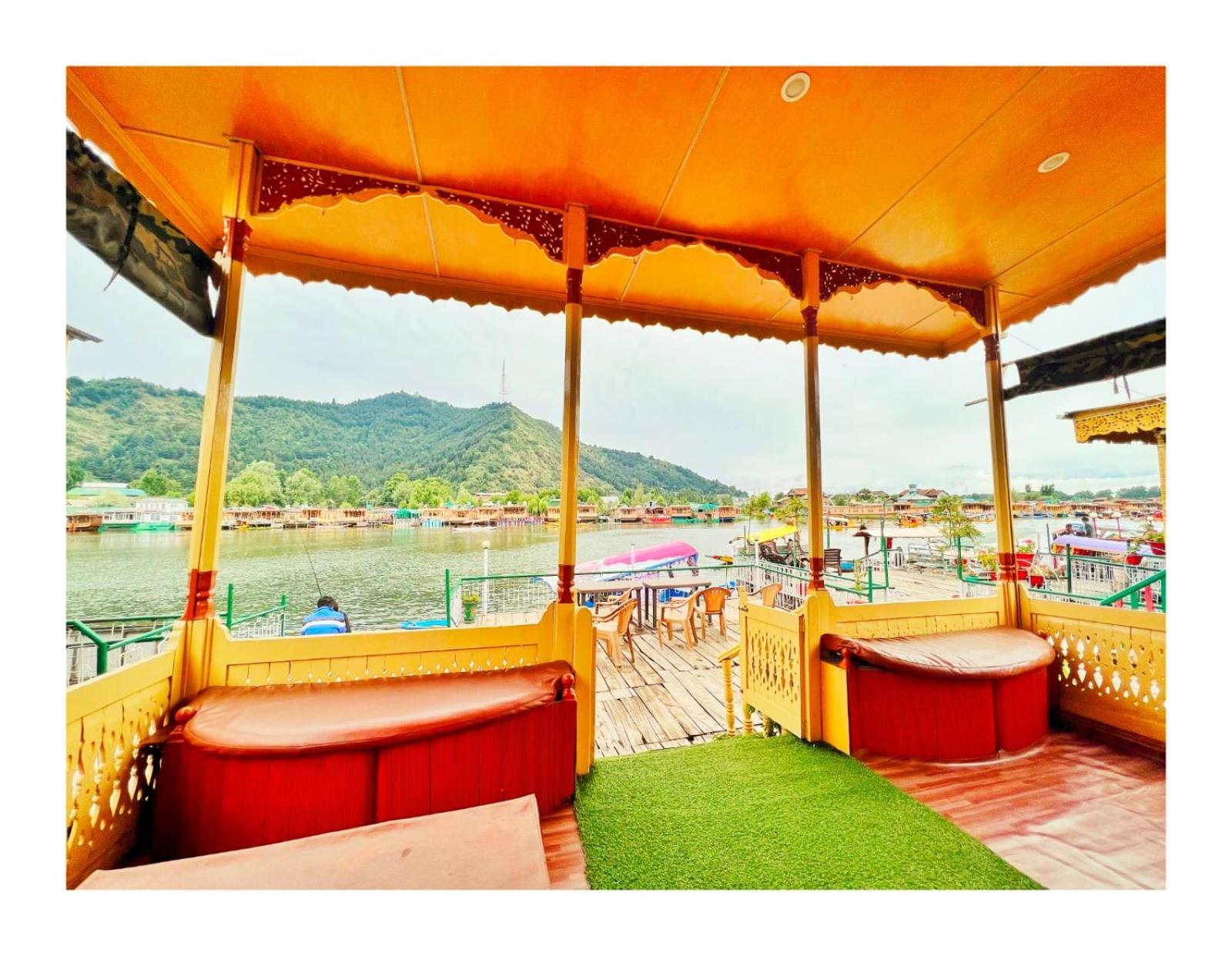 ホテル Mossess Group Of Houseboats Srīnagar エクステリア 写真