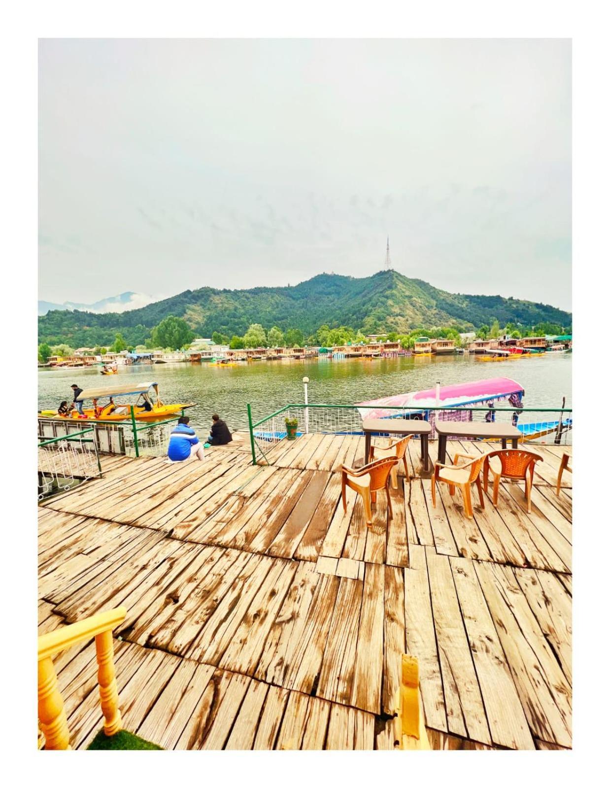 ホテル Mossess Group Of Houseboats Srīnagar エクステリア 写真