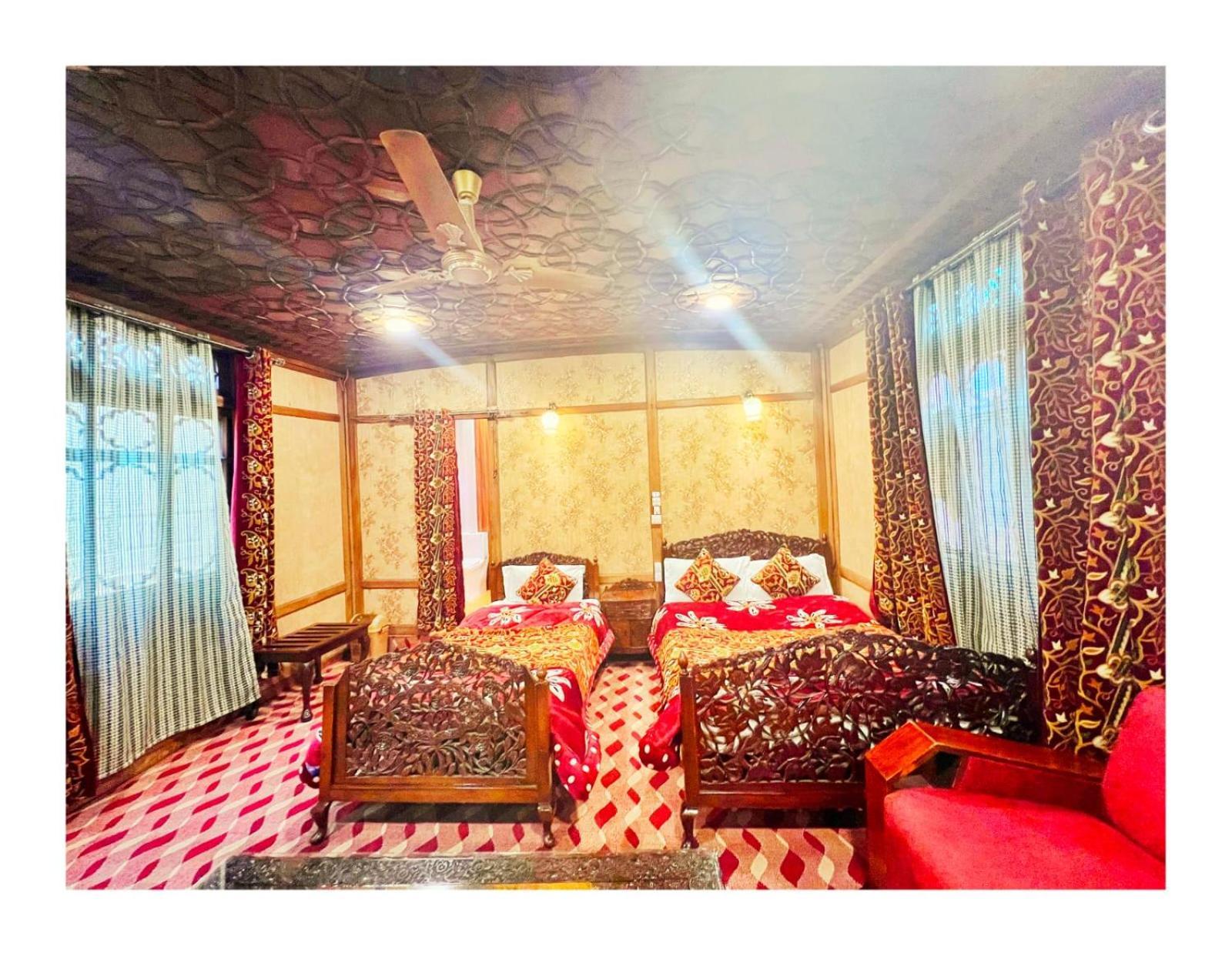 ホテル Mossess Group Of Houseboats Srīnagar エクステリア 写真