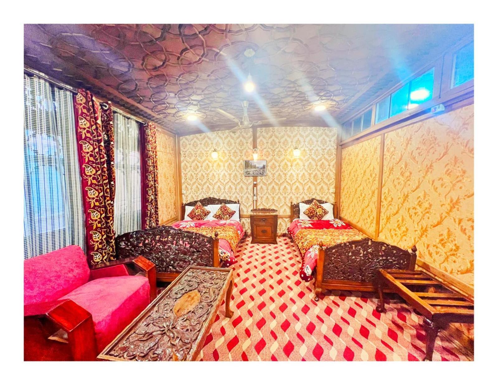 ホテル Mossess Group Of Houseboats Srīnagar エクステリア 写真