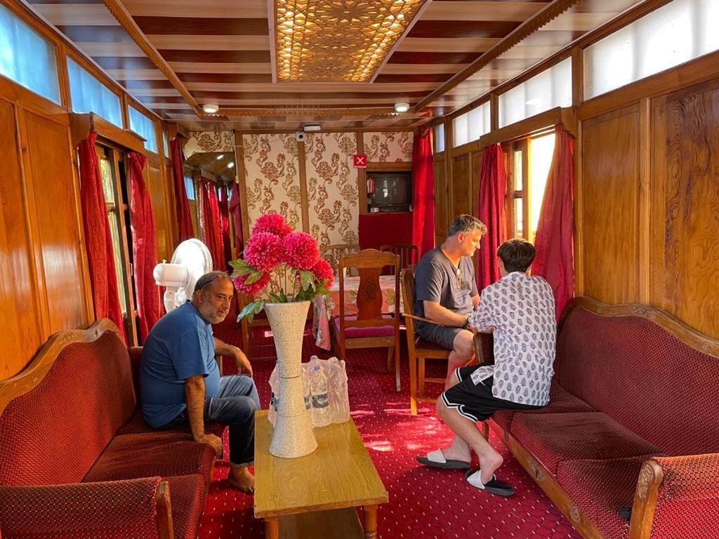 ホテル Mossess Group Of Houseboats Srīnagar エクステリア 写真