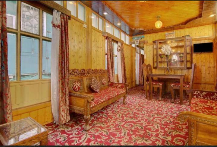 ホテル Mossess Group Of Houseboats Srīnagar エクステリア 写真