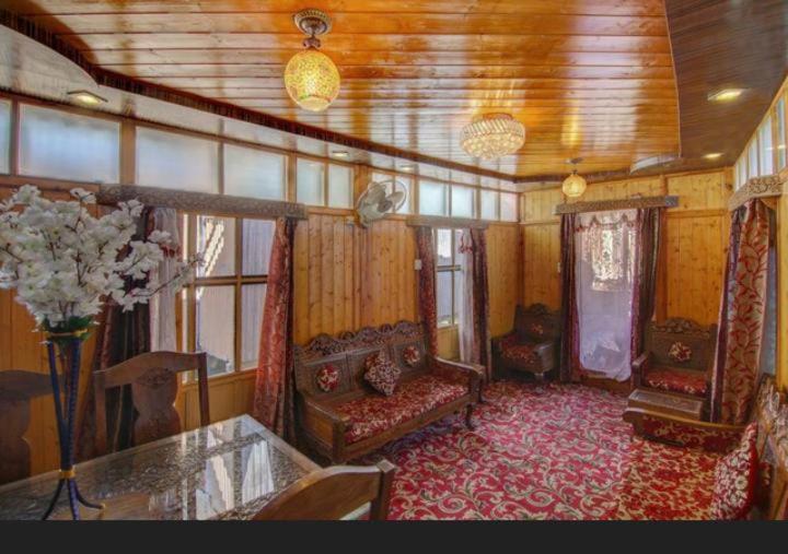 ホテル Mossess Group Of Houseboats Srīnagar エクステリア 写真