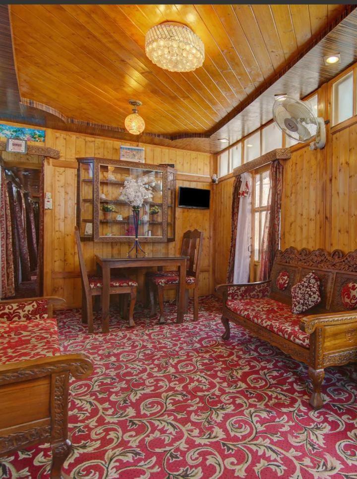 ホテル Mossess Group Of Houseboats Srīnagar エクステリア 写真